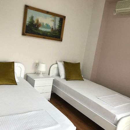 Joy Hotel Sarandë エクステリア 写真