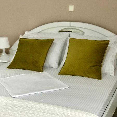 Joy Hotel Sarandë エクステリア 写真