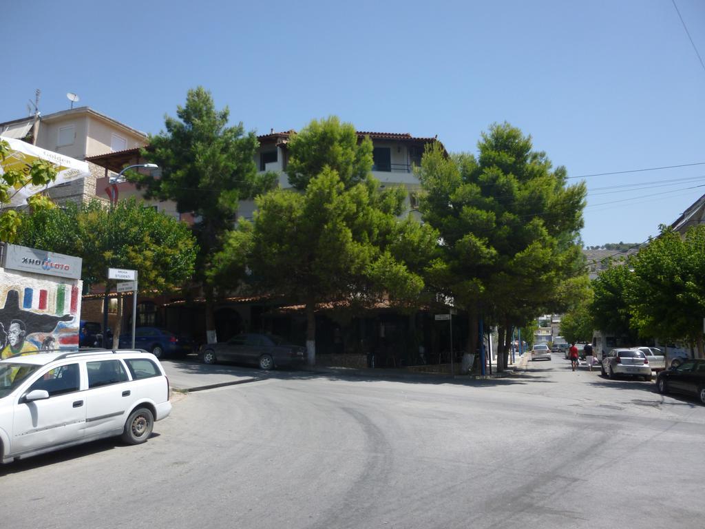 Joy Hotel Sarandë エクステリア 写真