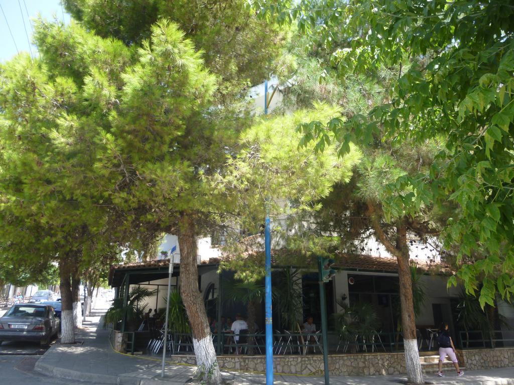 Joy Hotel Sarandë エクステリア 写真