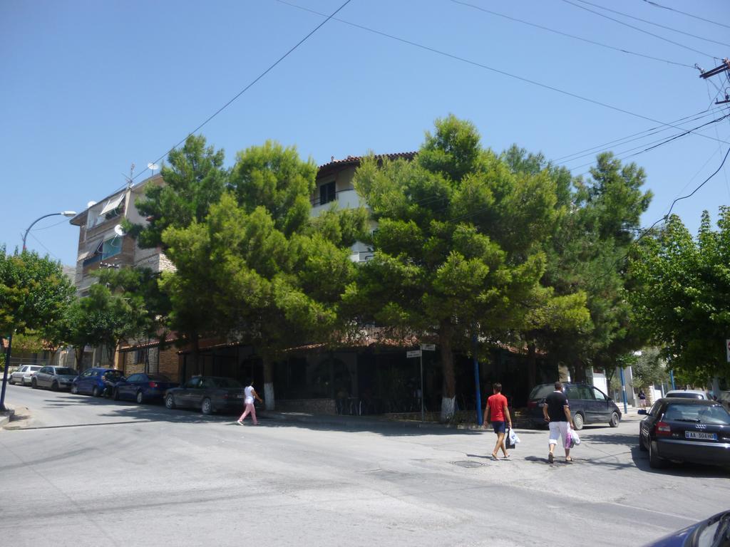 Joy Hotel Sarandë エクステリア 写真