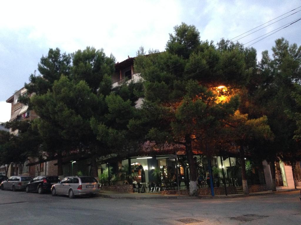 Joy Hotel Sarandë エクステリア 写真