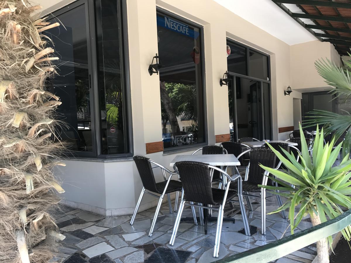 Joy Hotel Sarandë エクステリア 写真