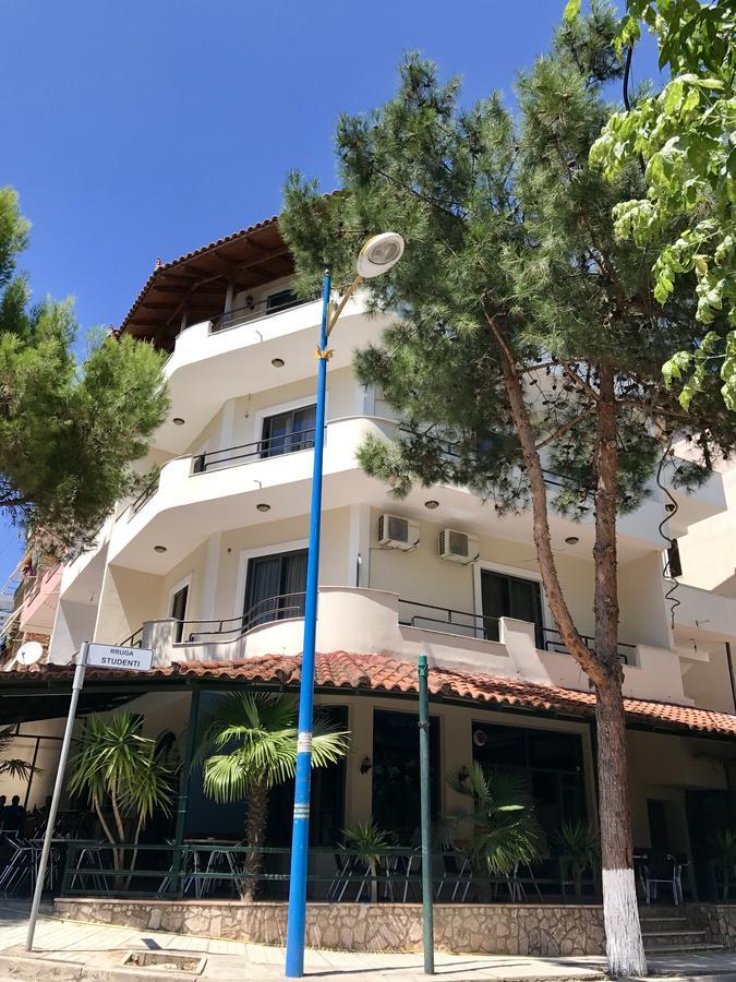 Joy Hotel Sarandë エクステリア 写真