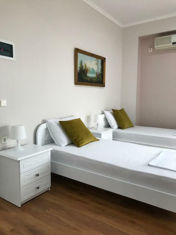 Joy Hotel Sarandë エクステリア 写真