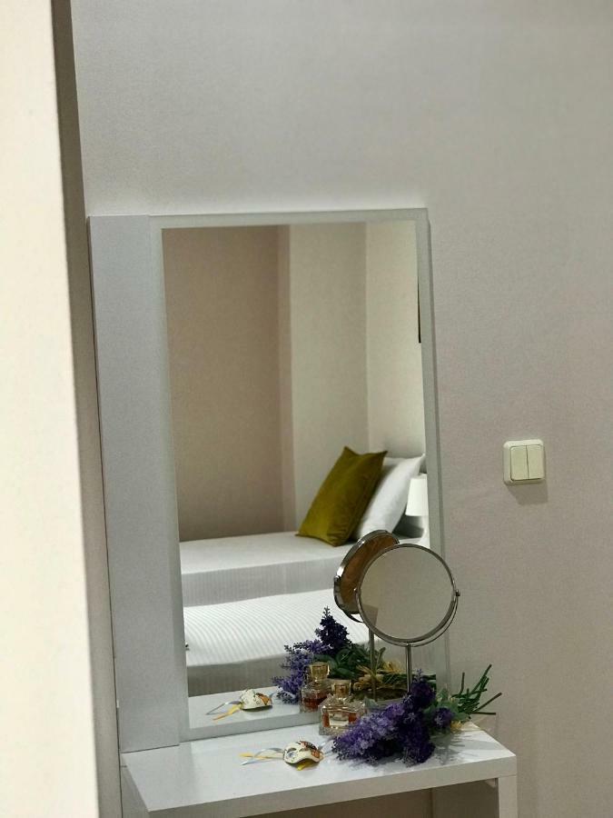 Joy Hotel Sarandë エクステリア 写真