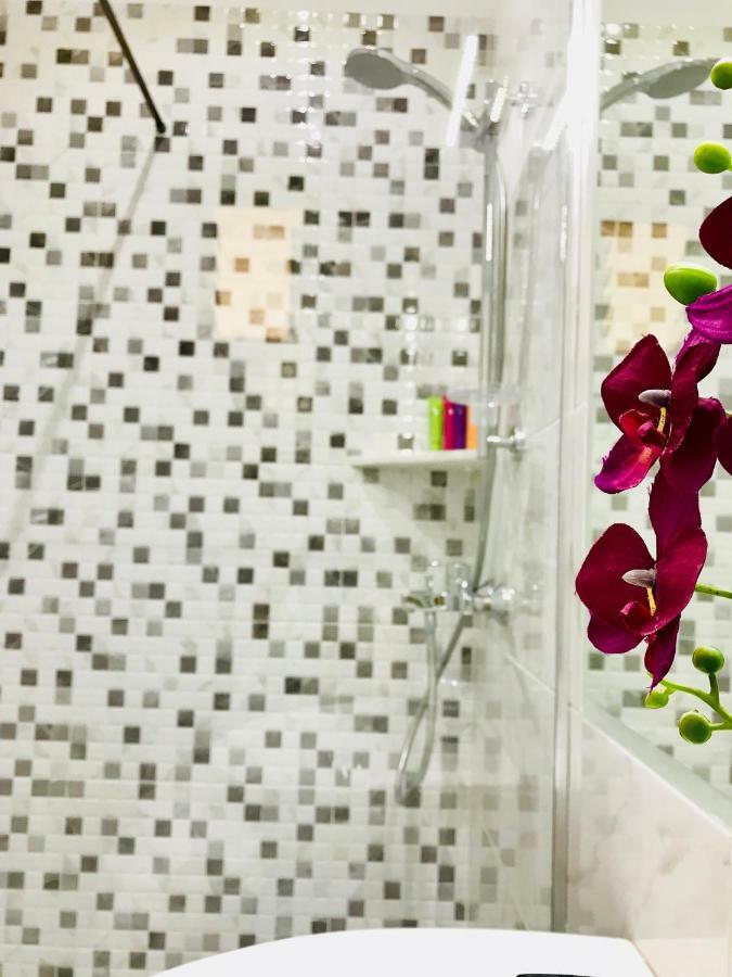 Joy Hotel Sarandë エクステリア 写真