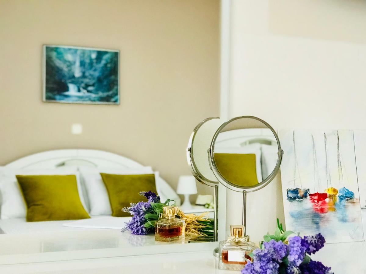 Joy Hotel Sarandë エクステリア 写真