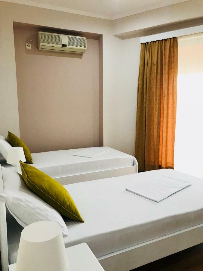 Joy Hotel Sarandë エクステリア 写真