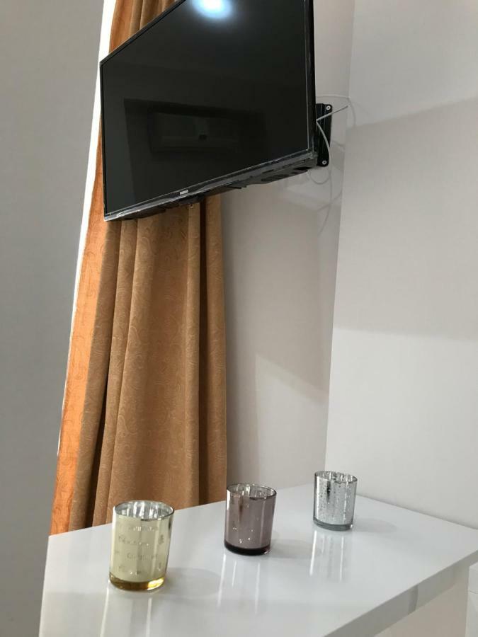Joy Hotel Sarandë エクステリア 写真