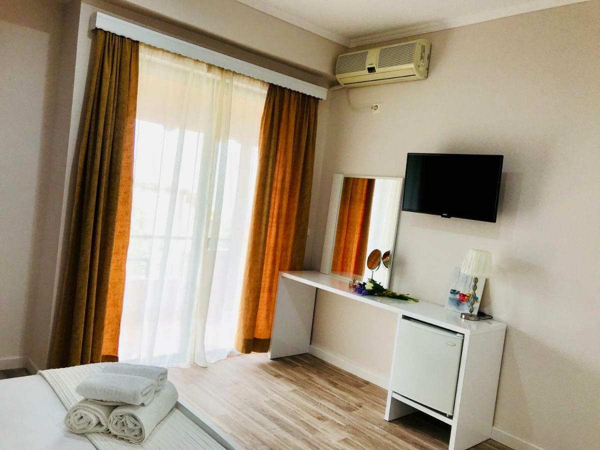 Joy Hotel Sarandë エクステリア 写真
