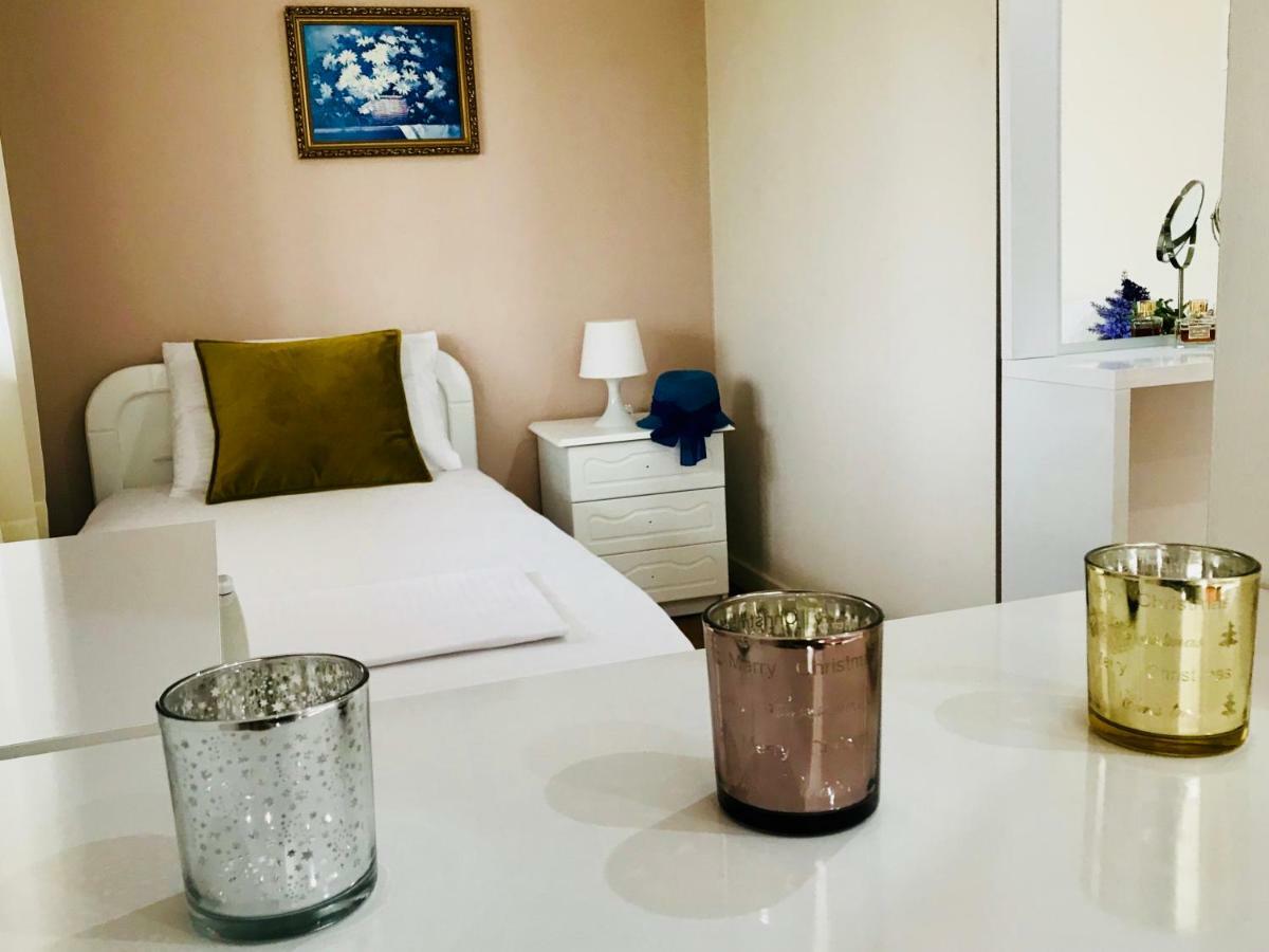 Joy Hotel Sarandë エクステリア 写真