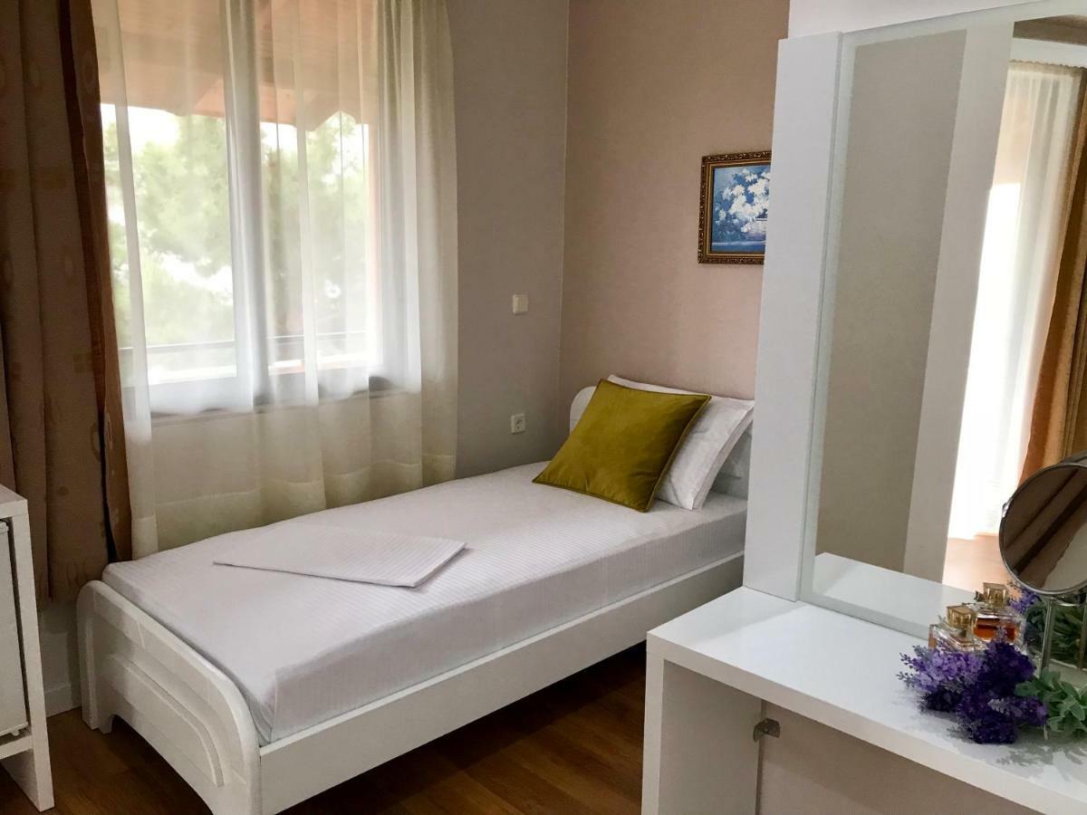 Joy Hotel Sarandë エクステリア 写真