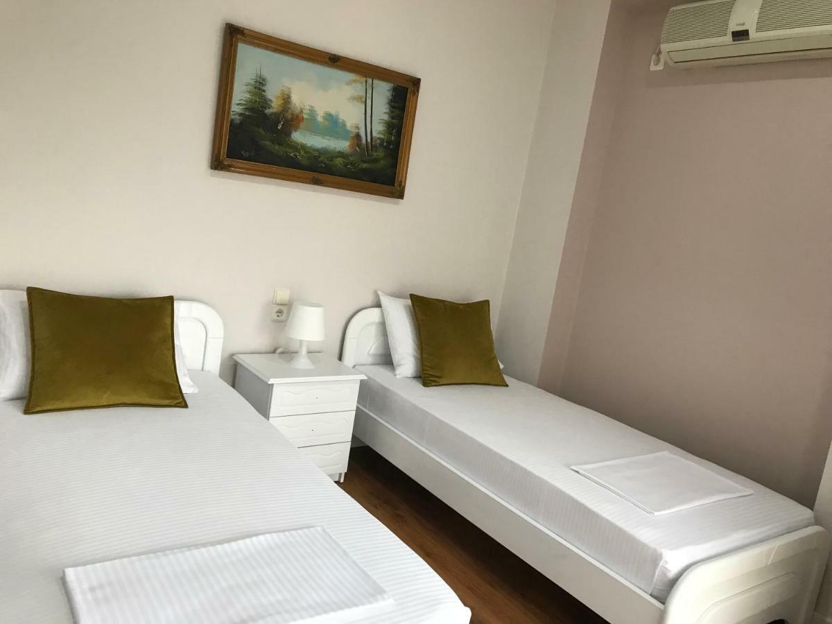 Joy Hotel Sarandë エクステリア 写真