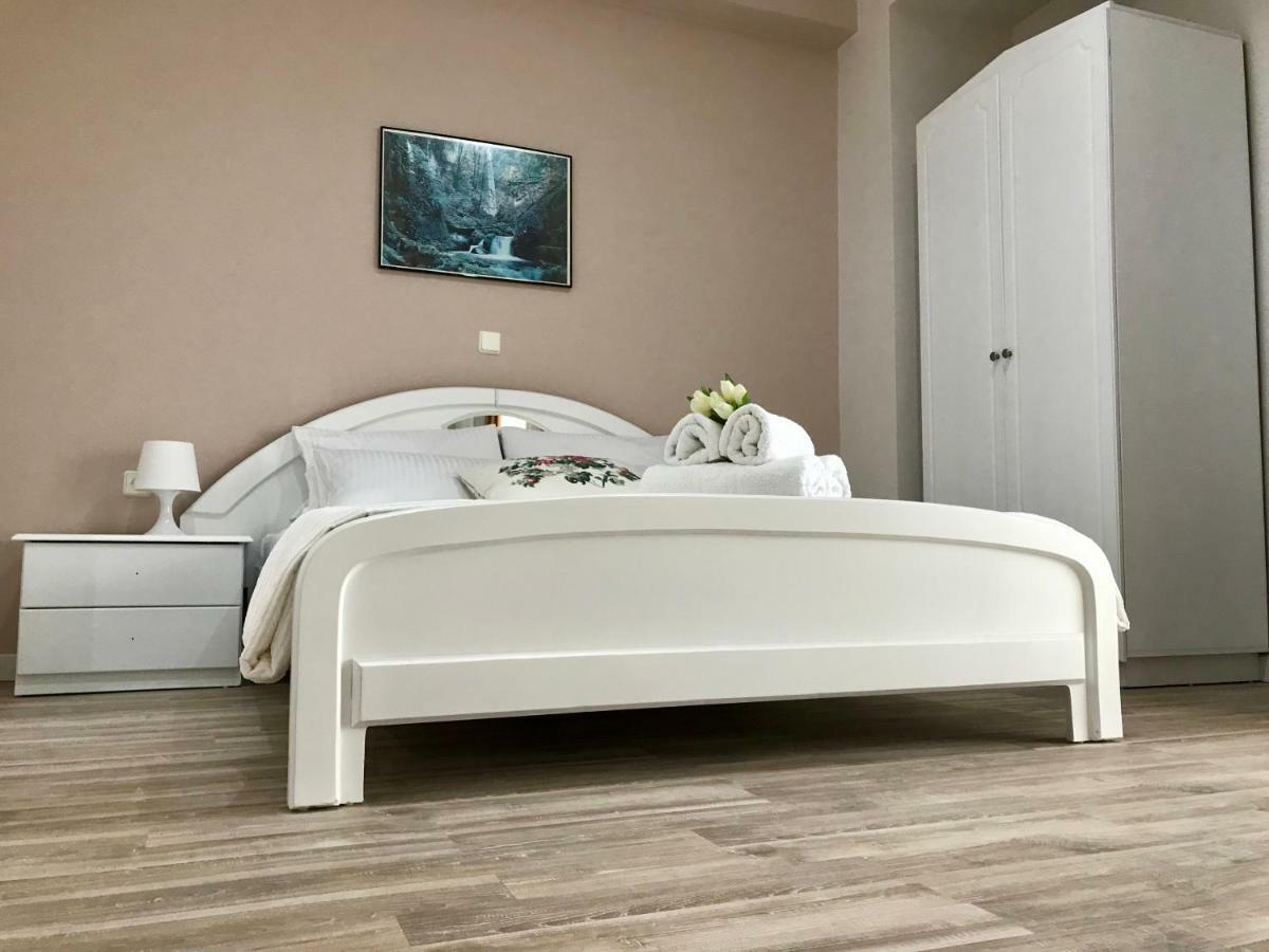 Joy Hotel Sarandë エクステリア 写真
