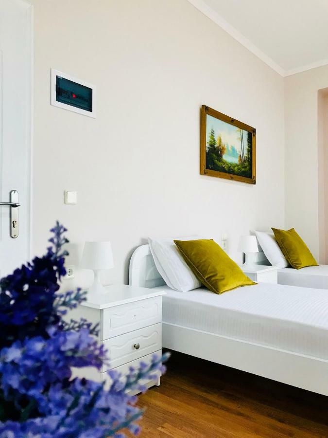 Joy Hotel Sarandë エクステリア 写真