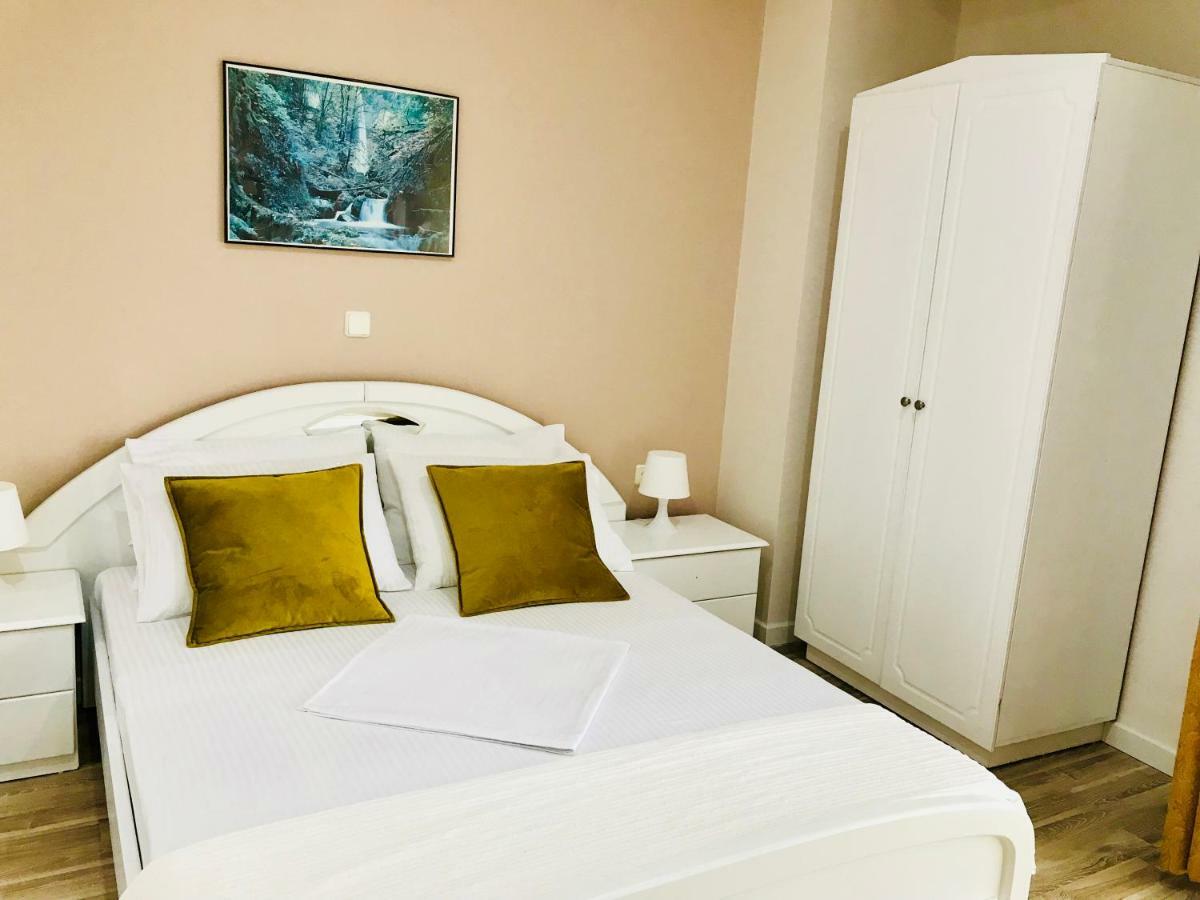 Joy Hotel Sarandë エクステリア 写真