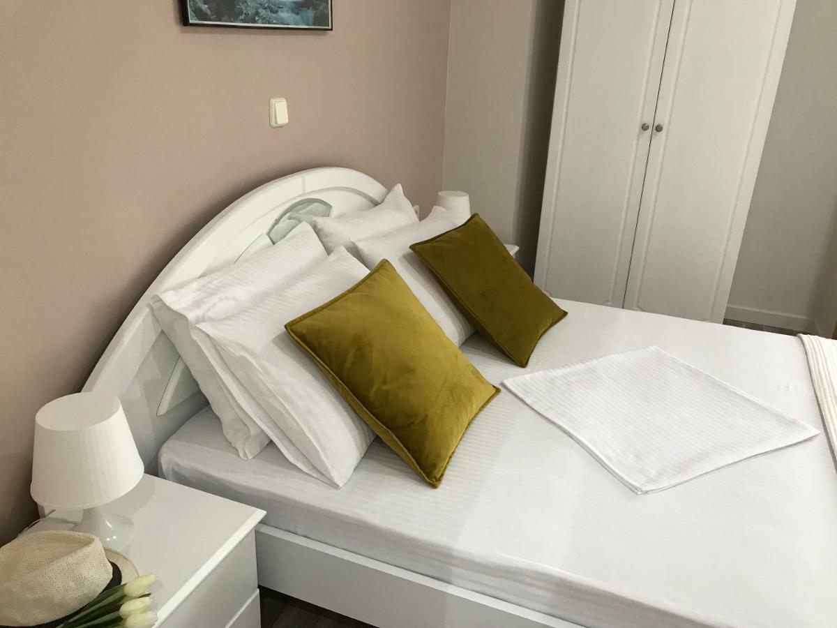 Joy Hotel Sarandë エクステリア 写真