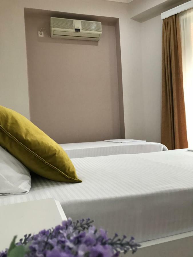 Joy Hotel Sarandë エクステリア 写真