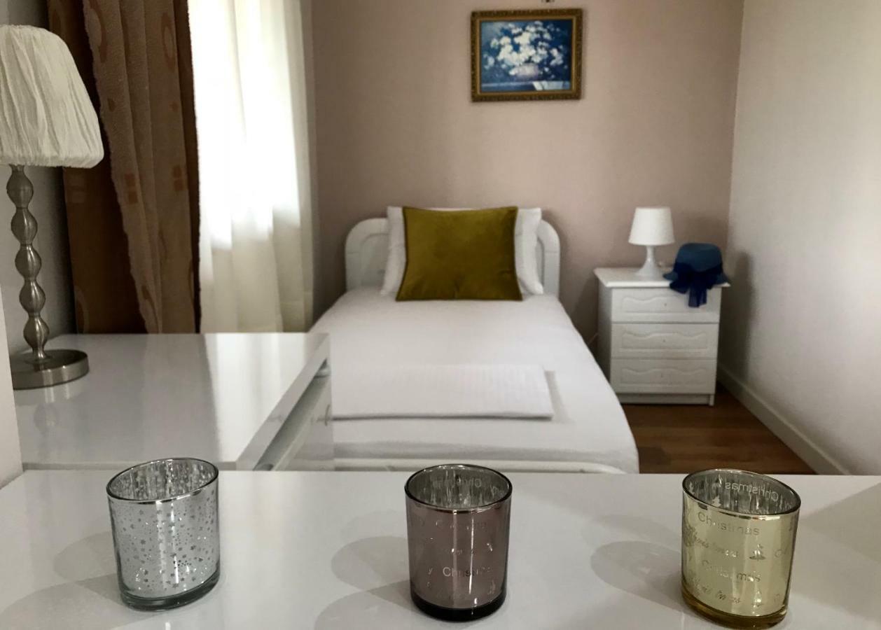 Joy Hotel Sarandë エクステリア 写真