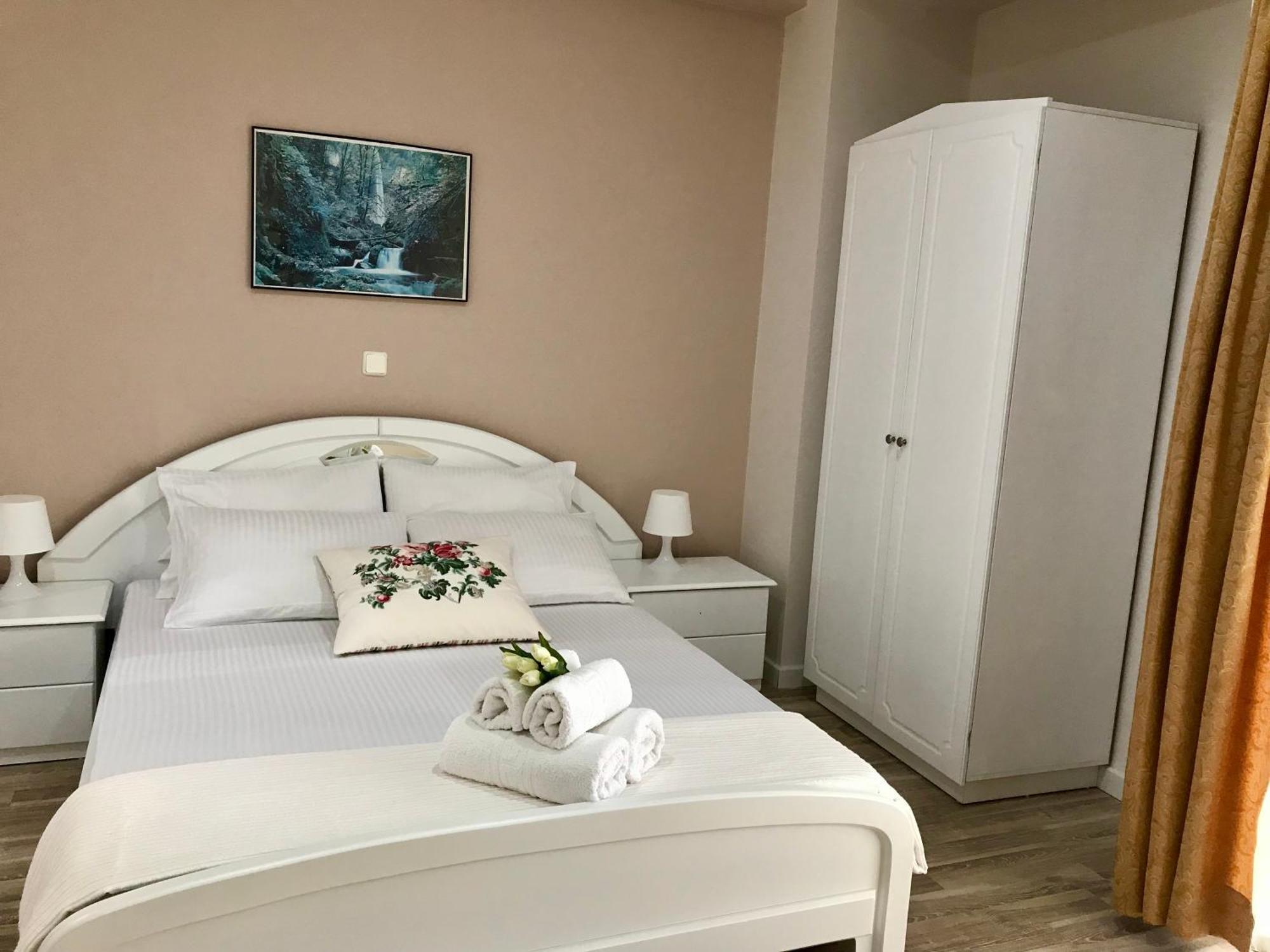 Joy Hotel Sarandë エクステリア 写真
