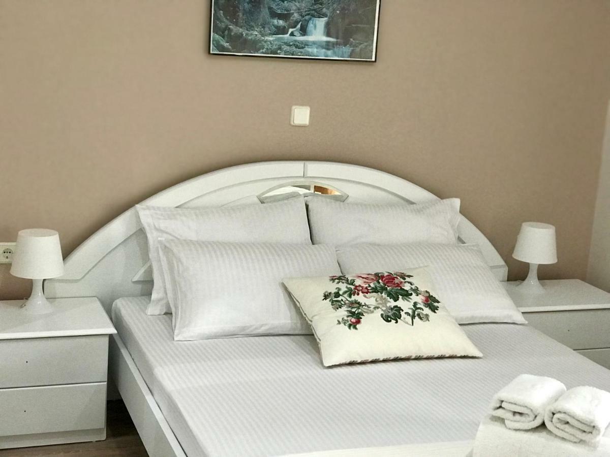 Joy Hotel Sarandë エクステリア 写真