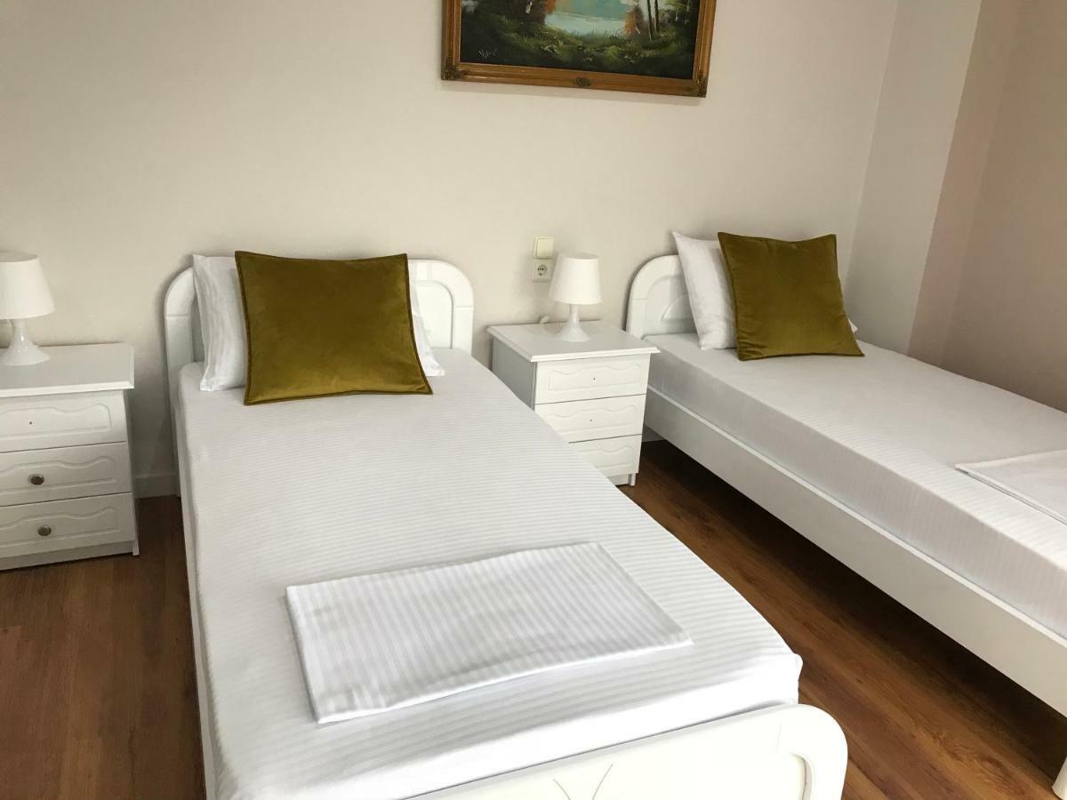 Joy Hotel Sarandë エクステリア 写真