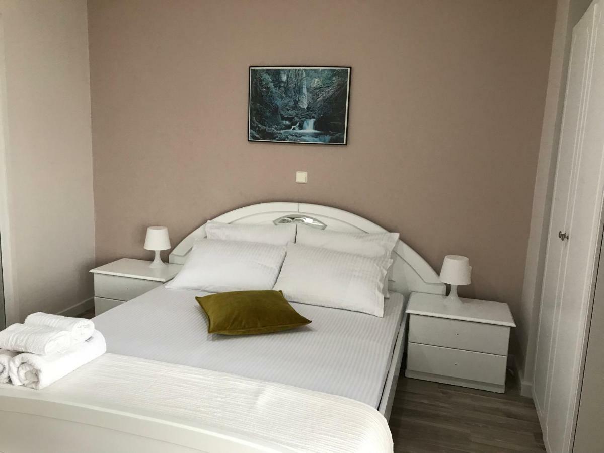 Joy Hotel Sarandë エクステリア 写真