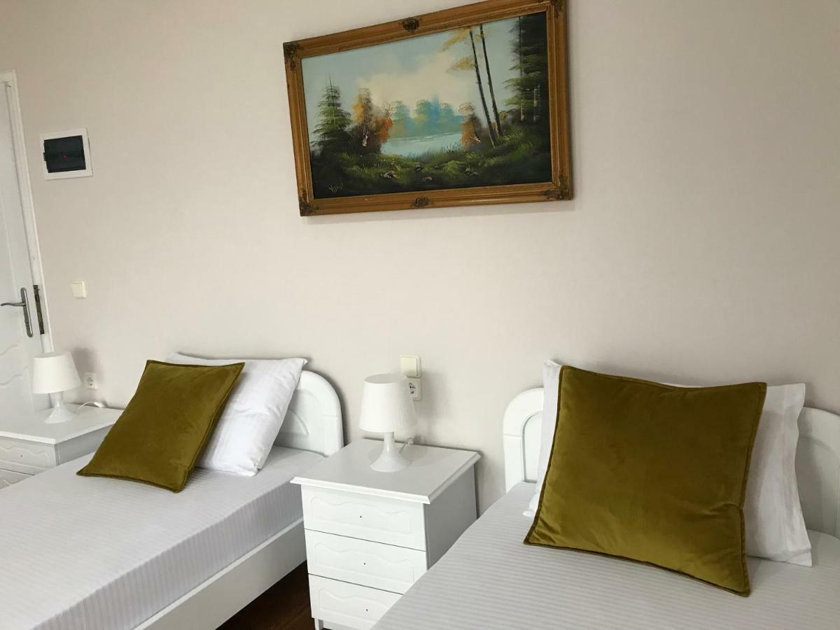 Joy Hotel Sarandë エクステリア 写真