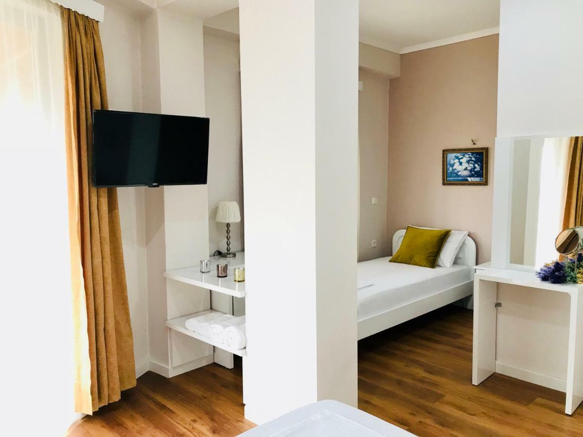 Joy Hotel Sarandë エクステリア 写真