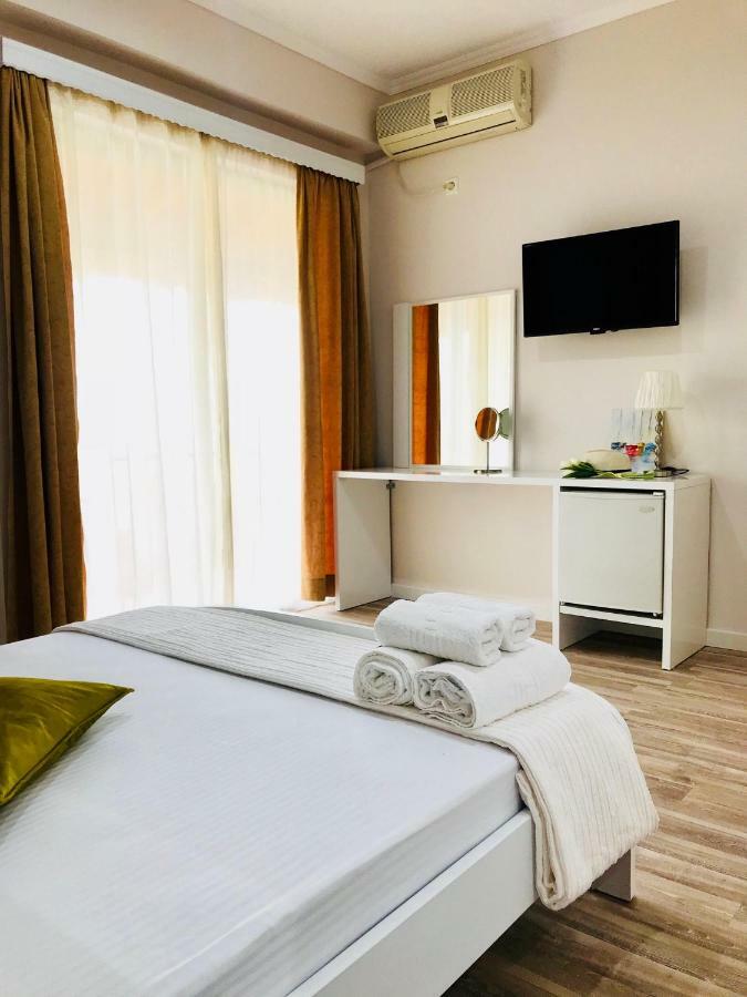 Joy Hotel Sarandë エクステリア 写真