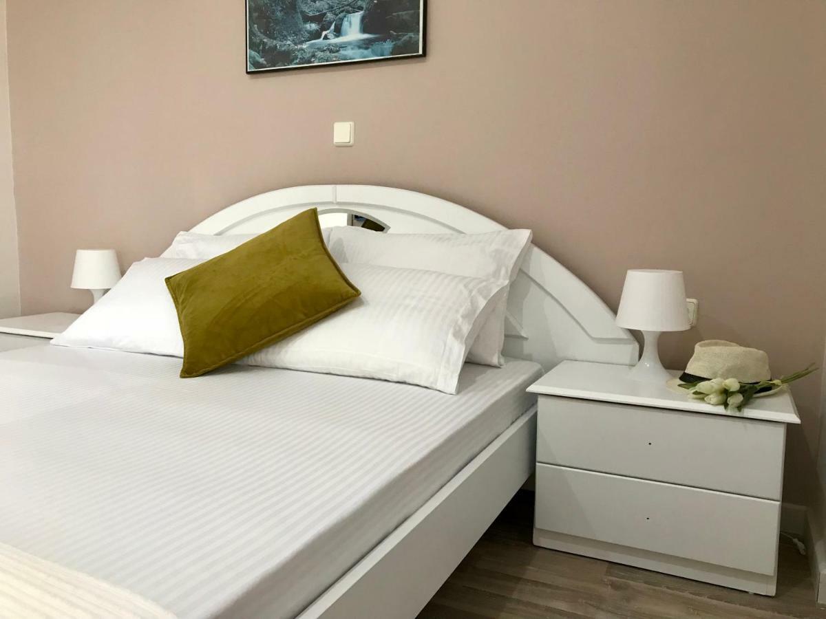 Joy Hotel Sarandë エクステリア 写真